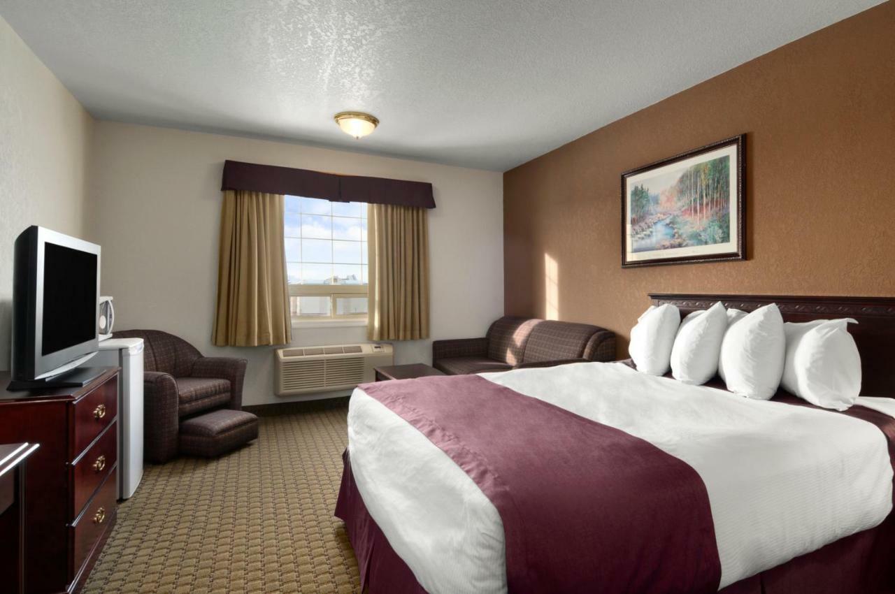 Ramada By Wyndham Red Deer Hotel & Suites Εξωτερικό φωτογραφία